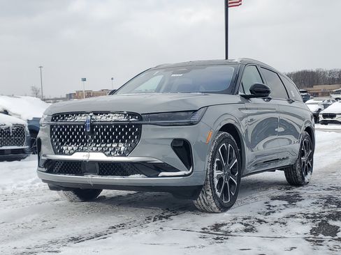 New 2026 Lincoln Nautilus Reserve image 2