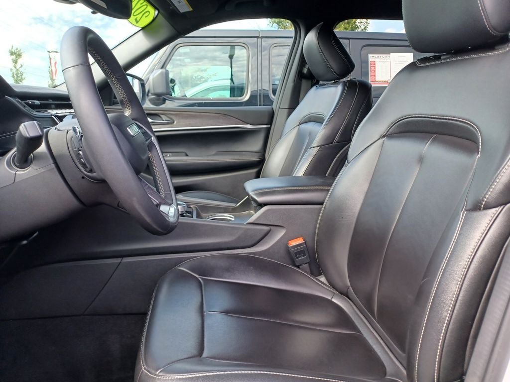 Used 2024 Jeep Grand Cherokee L Limited AWD/4WD image 5