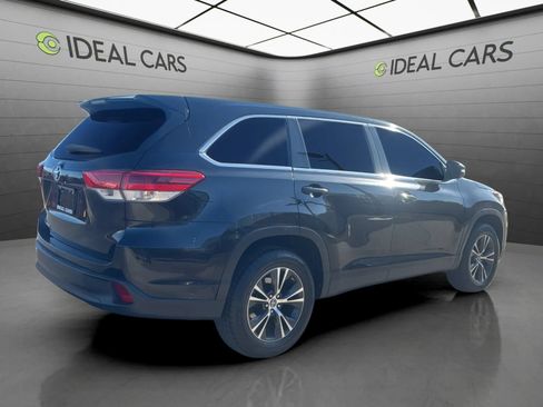 Used 2019 Toyota Highlander LE FWD image 5