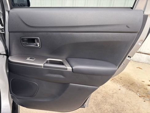 Used 2023 Mitsubishi Outlander Sport SE image 32