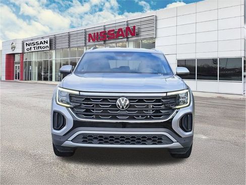 Used 2024 Volkswagen Atlas Cross Sport SE image 2