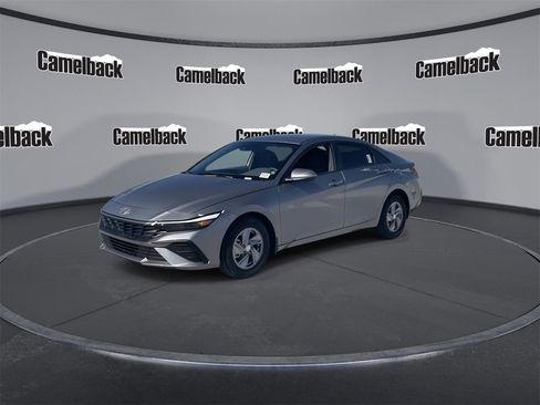 New 2026 Hyundai Elantra SE image 3