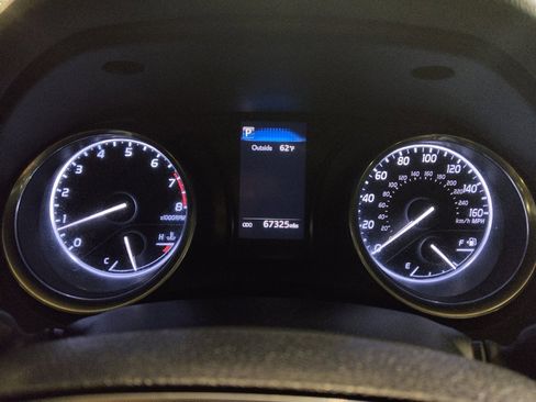 Used 2018 Toyota Camry L image 23