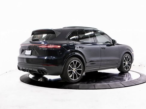 Certified 2023 Porsche Cayenne Platinum Edition w/ Assistance Package image 7