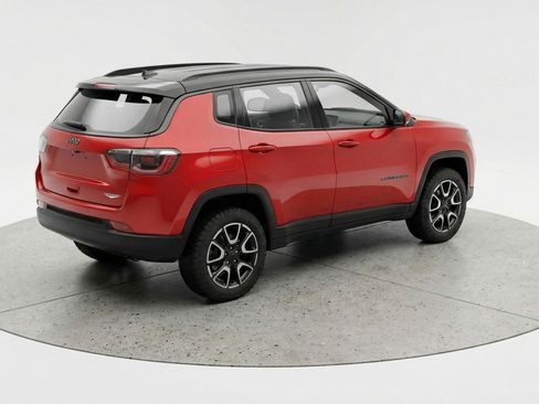 Used 2025 Jeep Compass Trailhawk AWD/4WD image 9