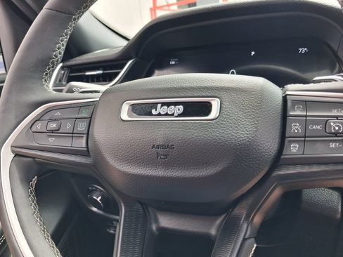 Used 2023 Jeep Grand Cherokee L Laredo AWD/4WD image 23