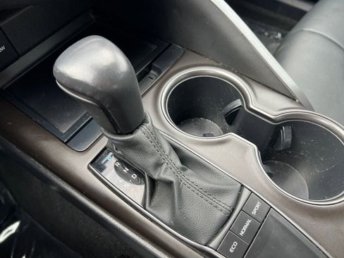 Used 2022 Toyota Camry SE image 21