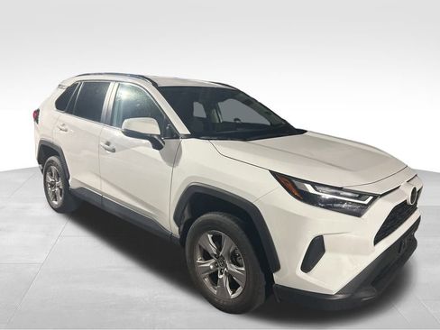 Used 2025 Toyota RAV4 XLE AWD/4WD image 2