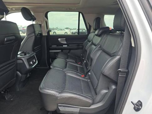 Used 2025 Ford Expedition Max Platinum AWD/4WD image 3