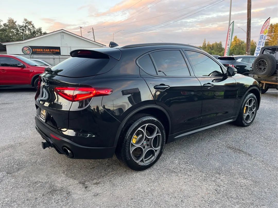 Used 2018 Alfa Romeo Stelvio Sport w/ Quick Order Package 22J Sport AWD/4WD image 5