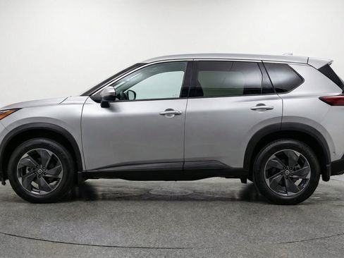 Used 2025 Nissan Rogue SV AWD/4WD image 5