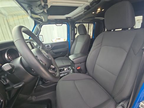 Used 2023 Jeep Gladiator Willys image 19