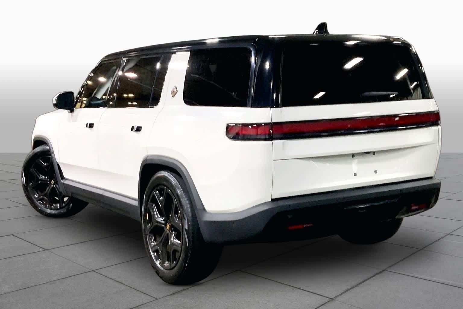 Used 2023 Rivian R1S Launch Edition Quad AWD/4WD image 10