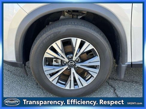 Certified 2022 Nissan Rogue SV w/ SV Premium Package image 11