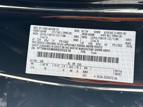 Used 2024 Ford F350 Platinum image 32