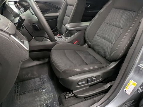 Used 2023 GMC Terrain SLE w/ Driver Convenience Package image 9