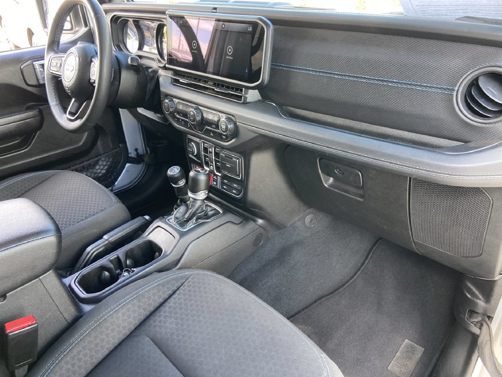Used 2024 Jeep Wrangler Unlimited Rubicon 4xe AWD/4WD image 24