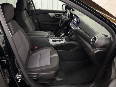 Used 2025 Chevrolet Blazer LT FWD image 23