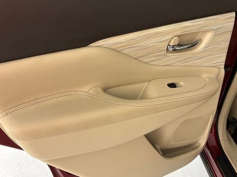 Used 2018 Nissan Murano Platinum w/ Cargo Package FWD image 24