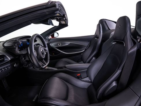 Used 2025 McLaren Artura Spider RWD image 24