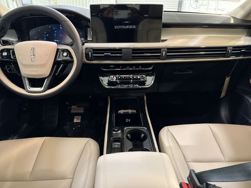 New 2026 Lincoln Corsair Premiere image 22