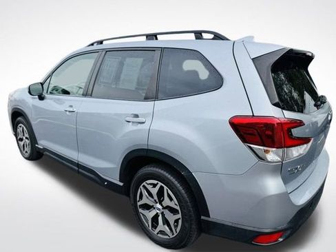 Used 2022 Subaru Forester Premium image 6