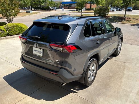 Used 2022 Toyota RAV4 XLE w/ Convenience Package AWD/4WD image 10