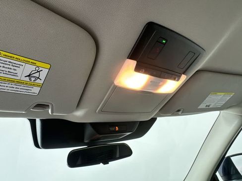 Used 2023 Nissan Pathfinder SV image 10