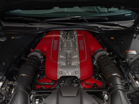 Used 2019 Ferrari 812 Superfast RWD image 44