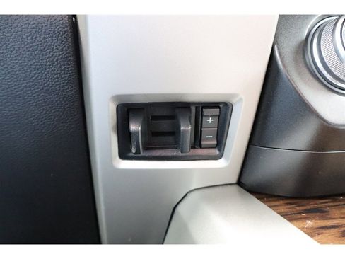 Used 2018 Ford F150 Lariat image 37