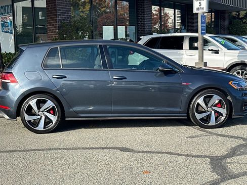 Used 2018 Volkswagen GTI SE image 3