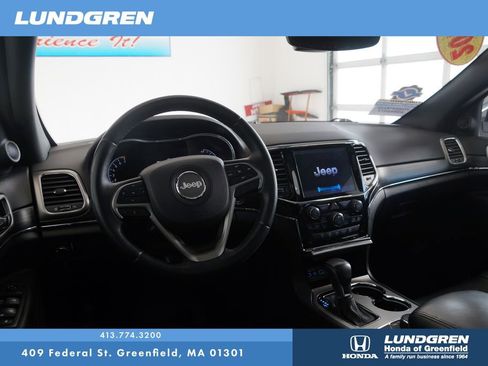 Used 2019 Jeep Grand Cherokee Limited w/ Luxury Group II image 17