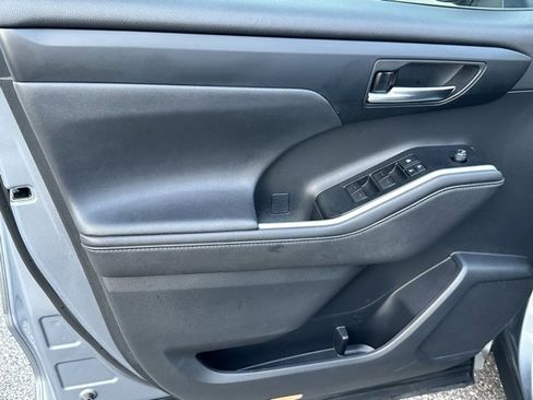 Used 2020 Toyota Highlander XLE image 23