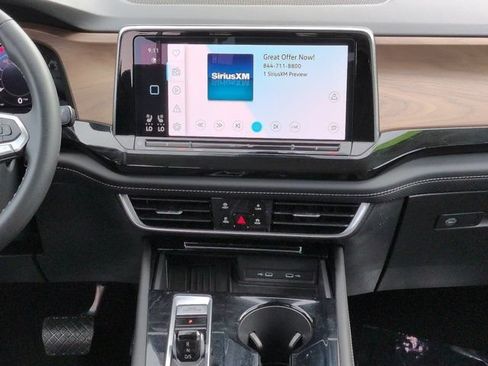 Used 2025 Volkswagen Atlas SE FWD image 17
