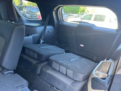 Used 2017 Ford Explorer XLT AWD/4WD image 5