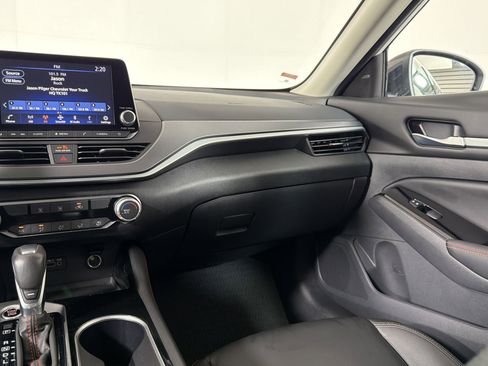 Used 2024 Nissan Altima 2.5 SR FWD image 27