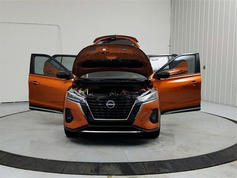 Used 2024 Nissan Kicks SR image 10