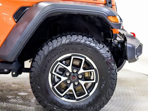 Used 2025 Jeep Wrangler Unlimited Rubicon w/ Technology Group image 13