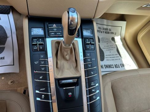 Used 2017 Porsche Macan AWD/4WD image 30