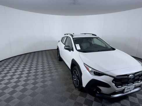 Used 2024 Subaru Crosstrek 2.0i Premium image 2