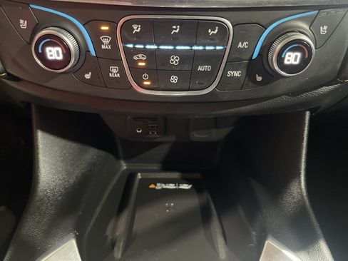 Used 2021 Chevrolet Traverse Premier AWD/4WD image 24