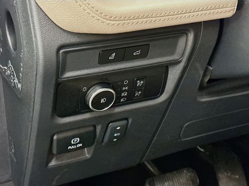 Used 2023 Ford Expedition Limited image 17