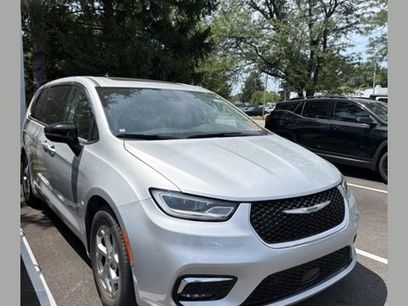 Used 2024 Chrysler Pacifica Limited
