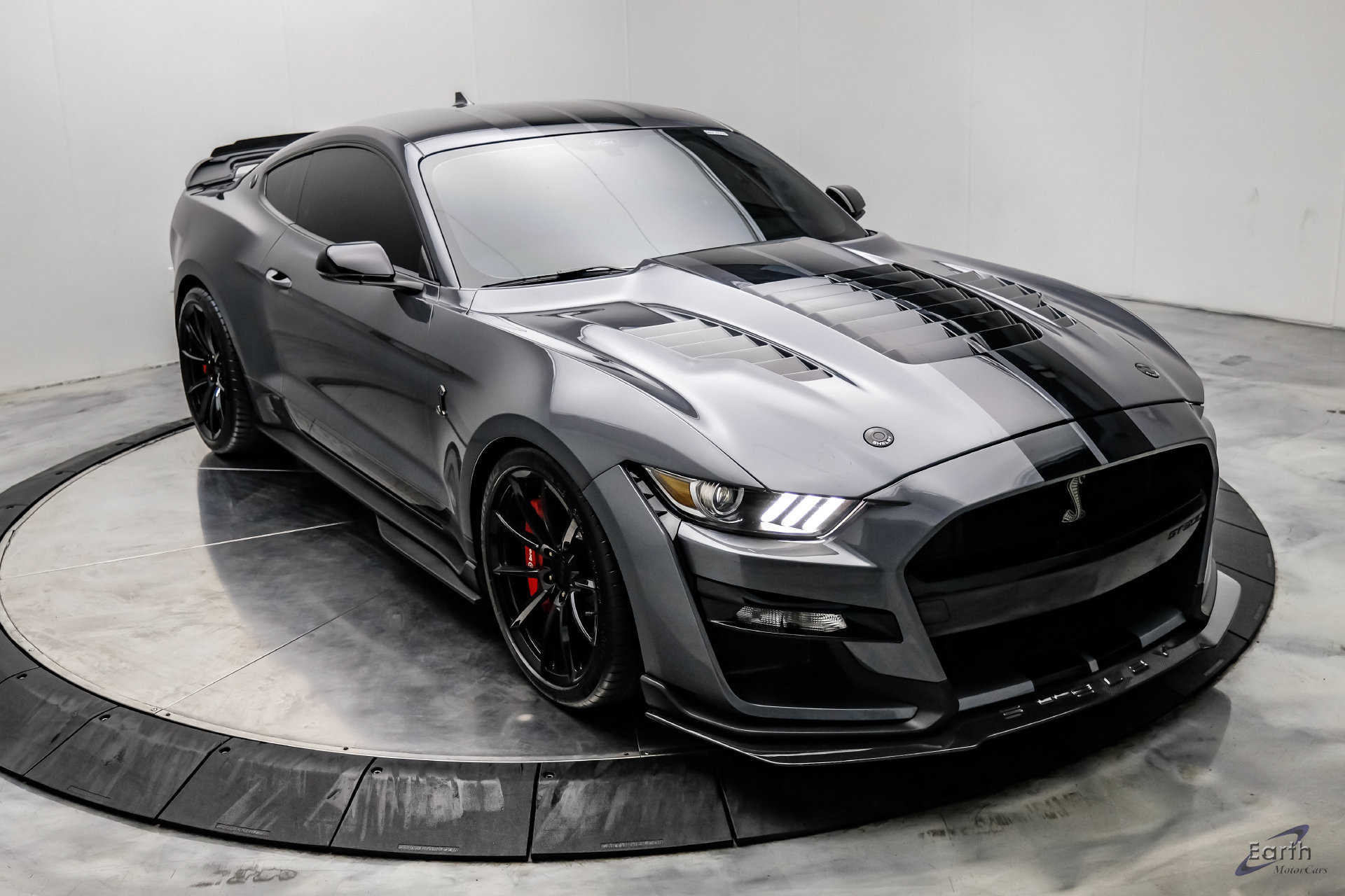 Used 2021 Ford Mustang Shelby GT500 w/ Technology Package RWD image 29