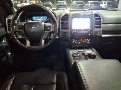 Used 2018 Ford Expedition XLT w/ Equipment Group 202A AWD/4WD image 15
