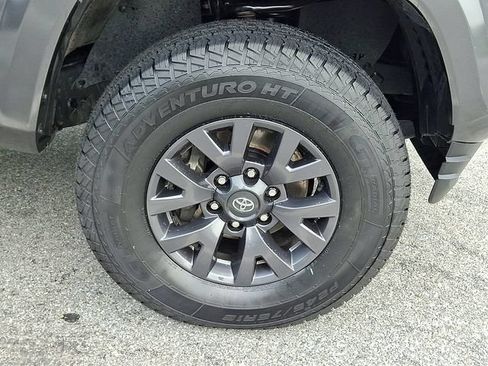 Certified 2023 Toyota Tacoma SR5 AWD/4WD image 8