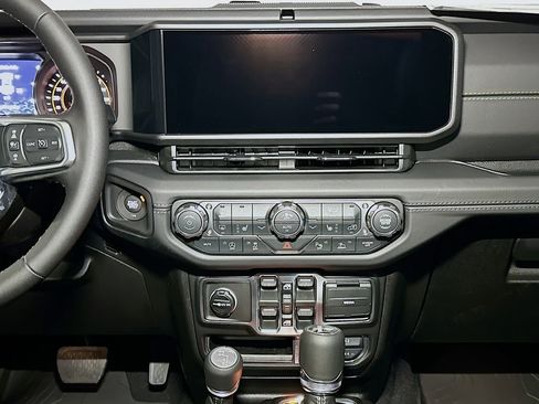New 2026 Jeep Wrangler Unlimited Sahara AWD/4WD image 10