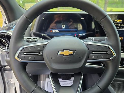 New 2027 Chevrolet Equinox LT w/ Safety and Technology Package FWD image 35