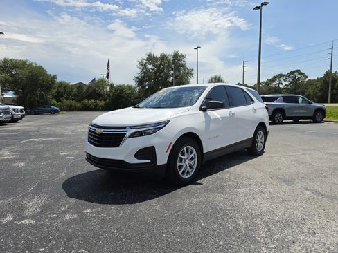 Certified 2024 Chevrolet Equinox LS FWD image 11