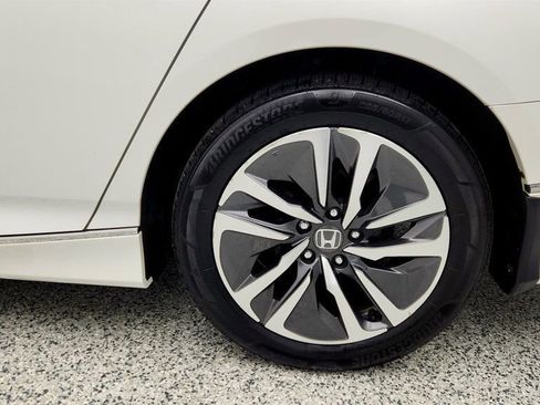 Used 2019 Honda Accord Touring image 9